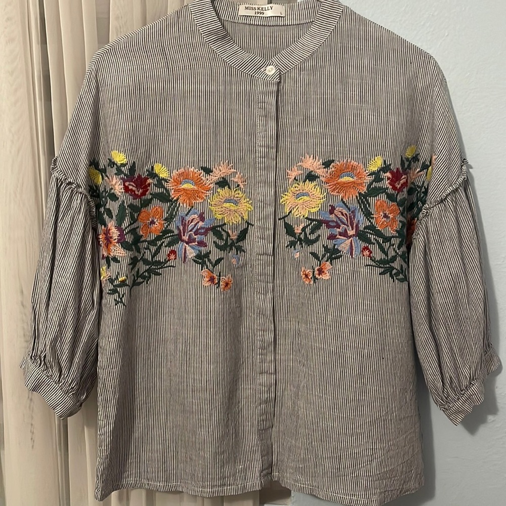 Stripped and floral blouse💐
